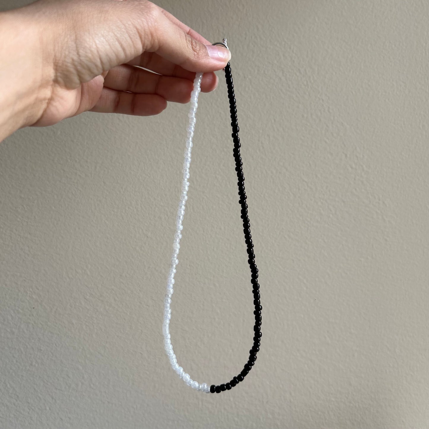 Split Color Beaded Necklace (Black/White)