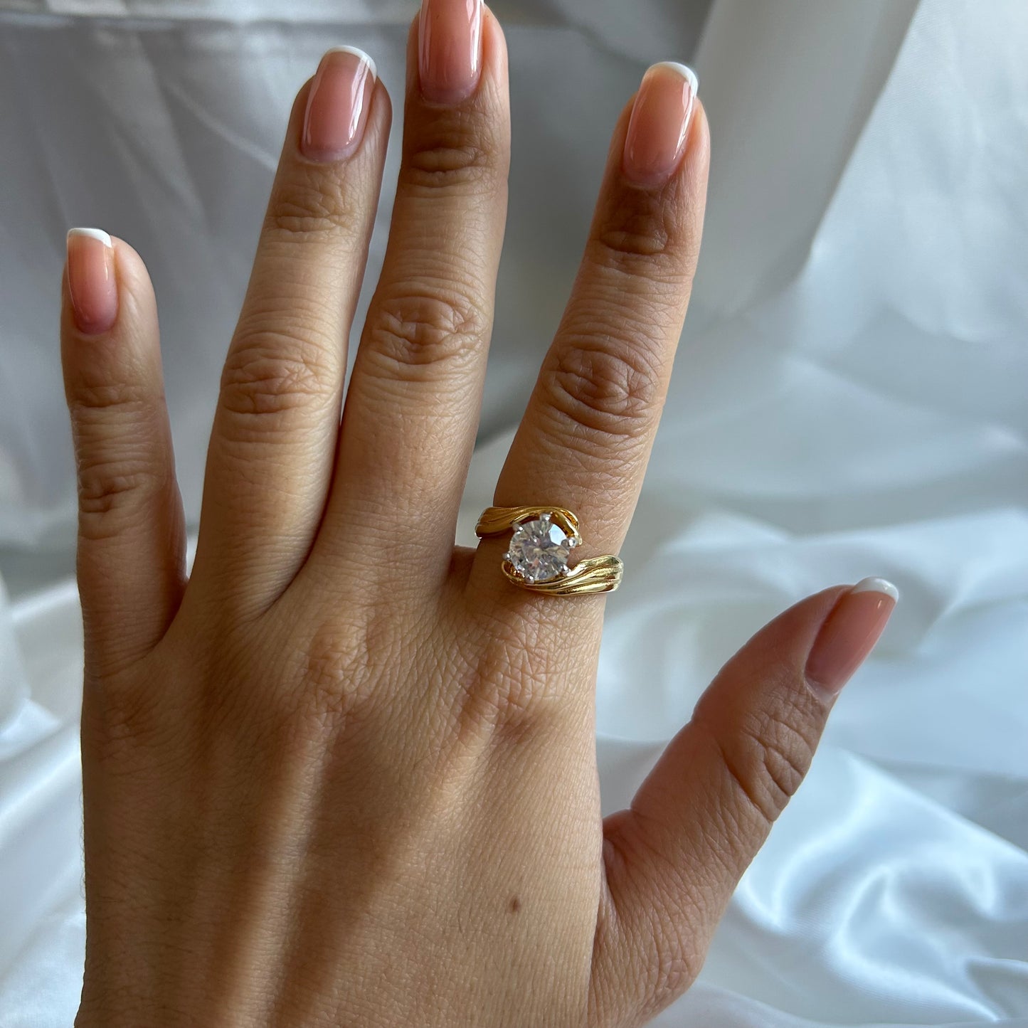 Vintage 18KGE Round Cut CZ Ring (Size US 8.5)