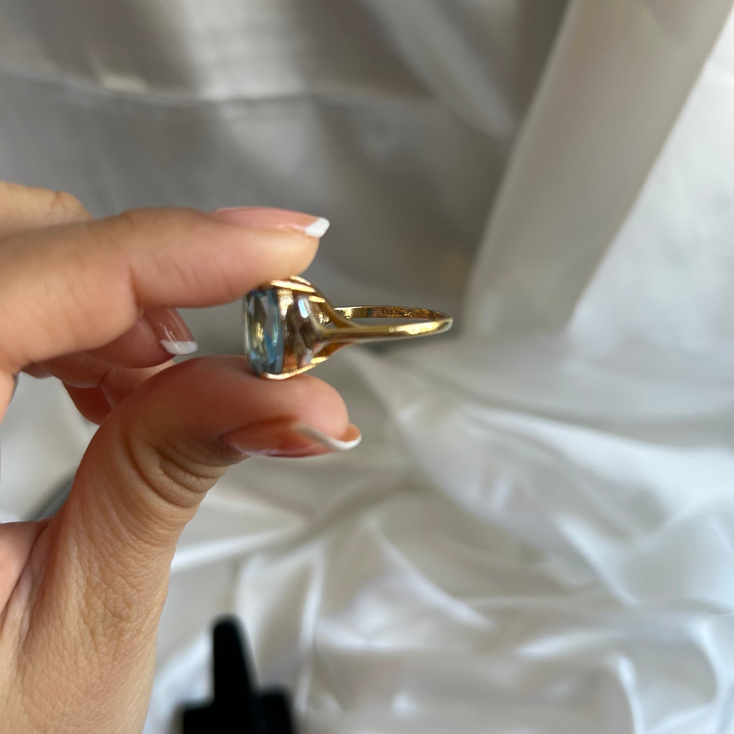 Vintage 18KGP Blue Topaz and Rhinestone Gold Ring (Size US 8 1/4)