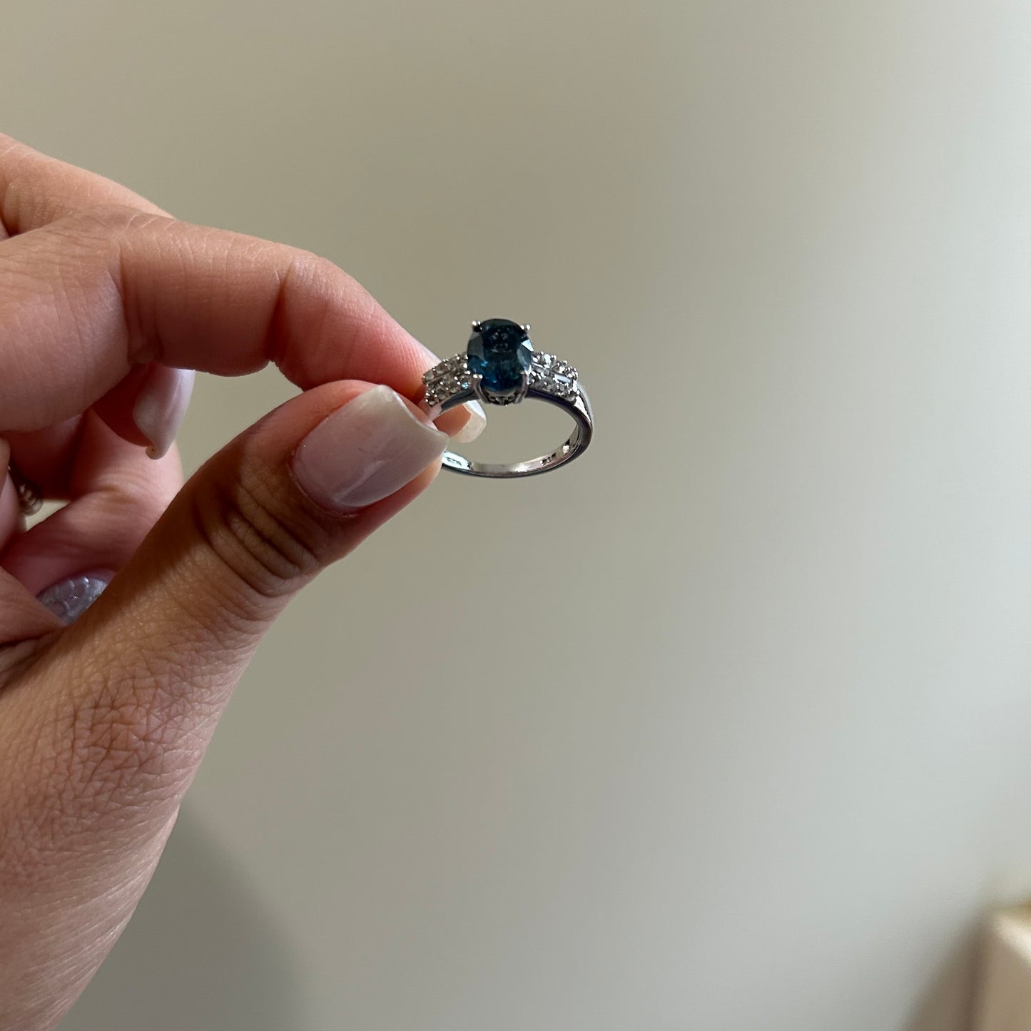 Vintage Blue Topaz CZ Oval Cut Sterling Silver Ring (Size US 8)
