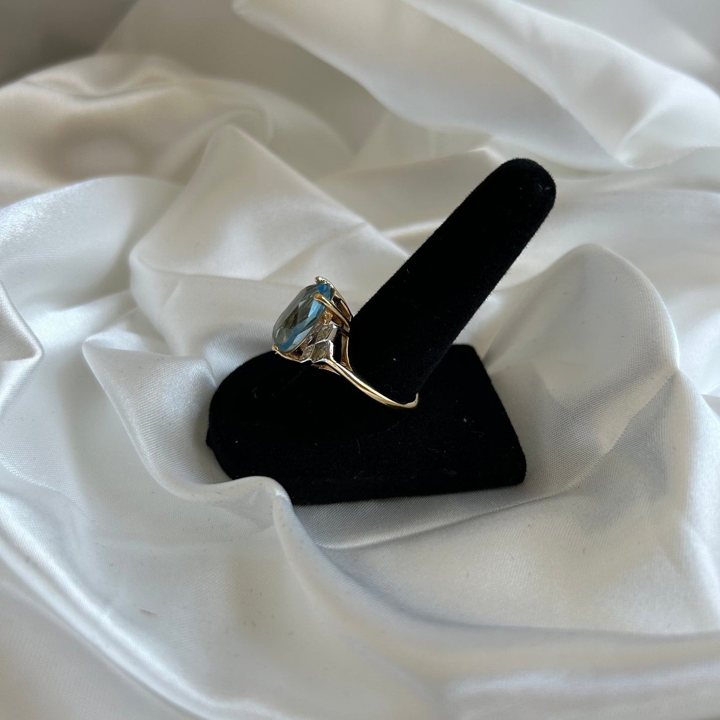 Vintage 18KGP Blue Topaz and Rhinestone Gold Ring (Size US 8 1/4)