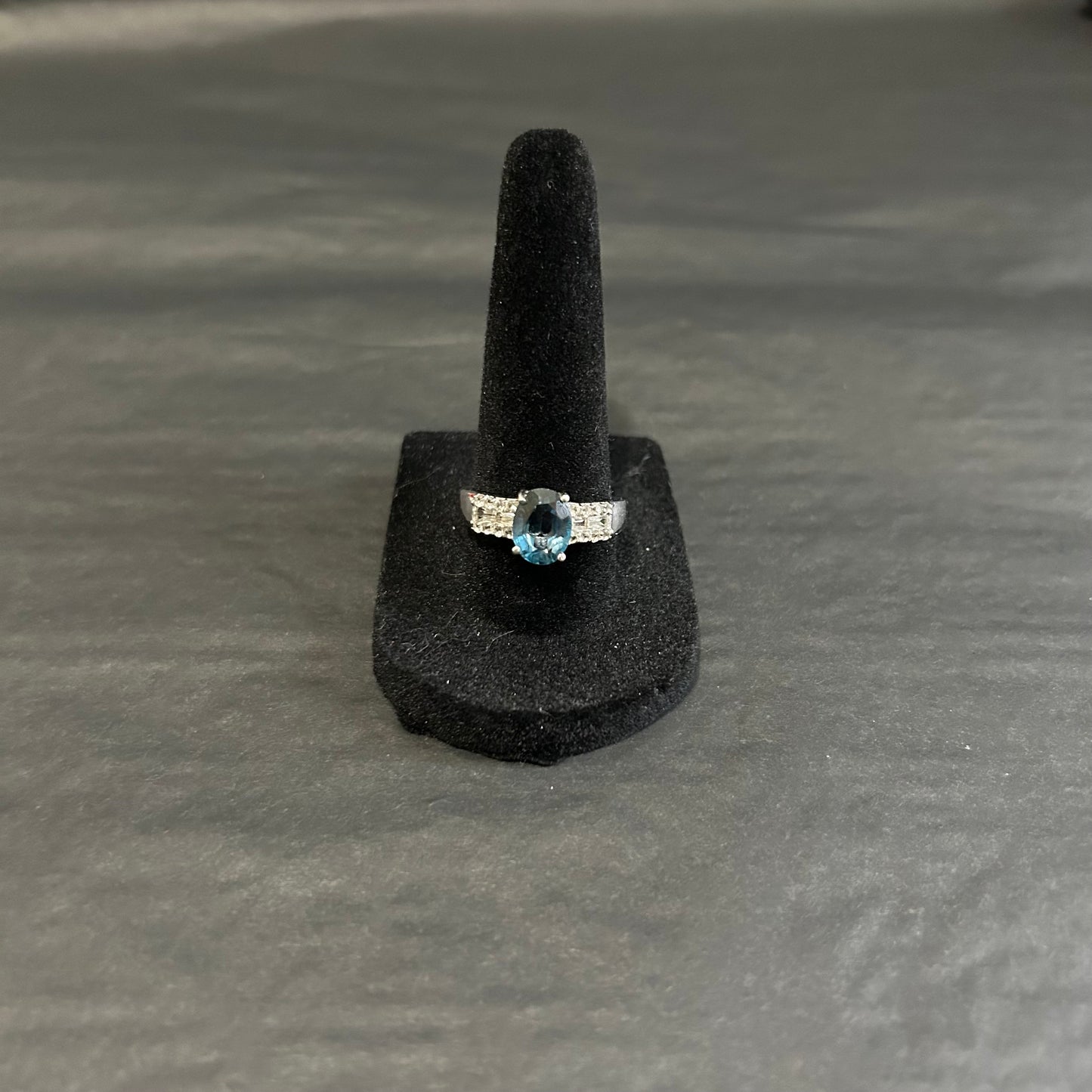 Vintage Blue Topaz CZ Oval Cut Sterling Silver Ring (Size US 8)