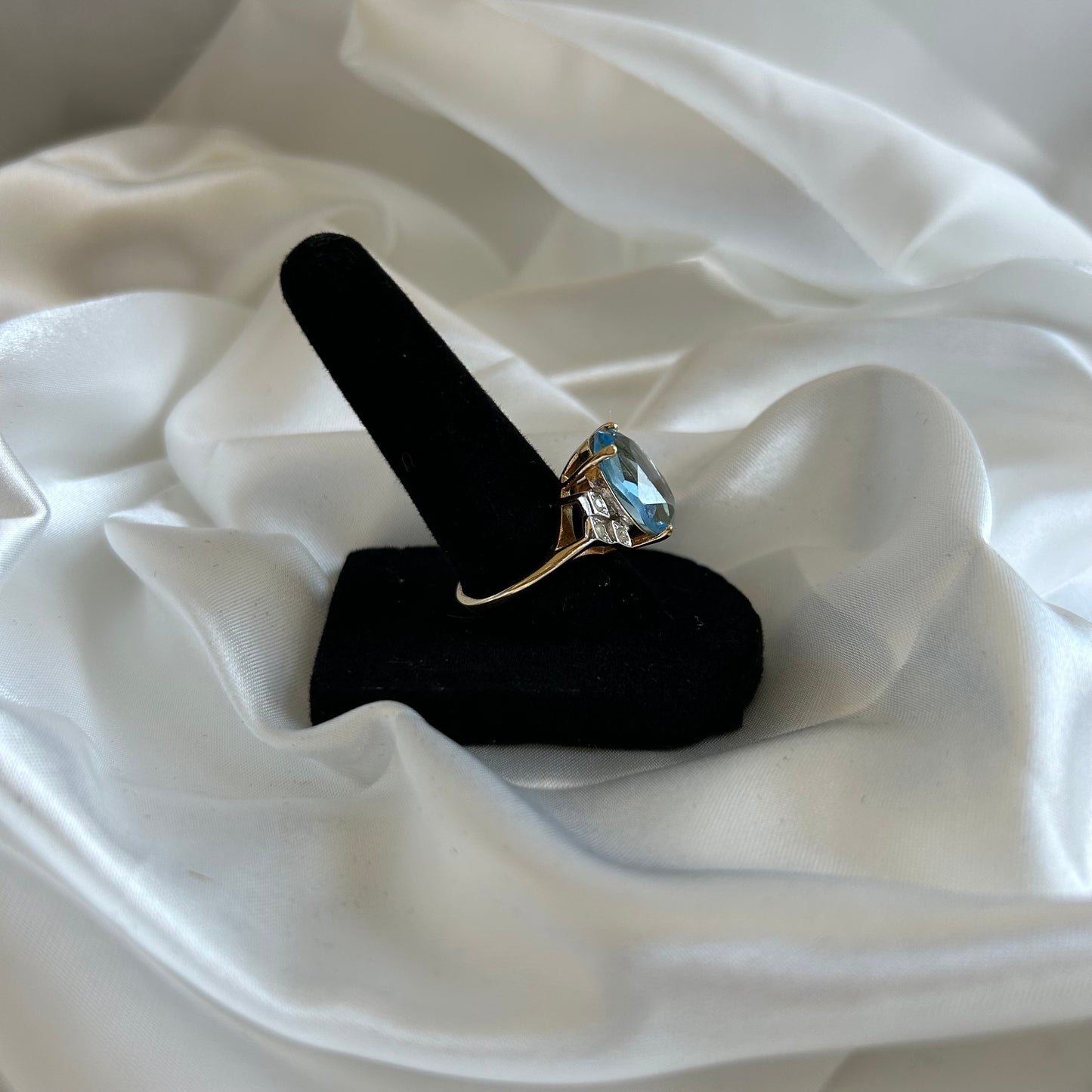Vintage 18KGP Blue Topaz and Rhinestone Gold Ring (Size US 8 1/4)
